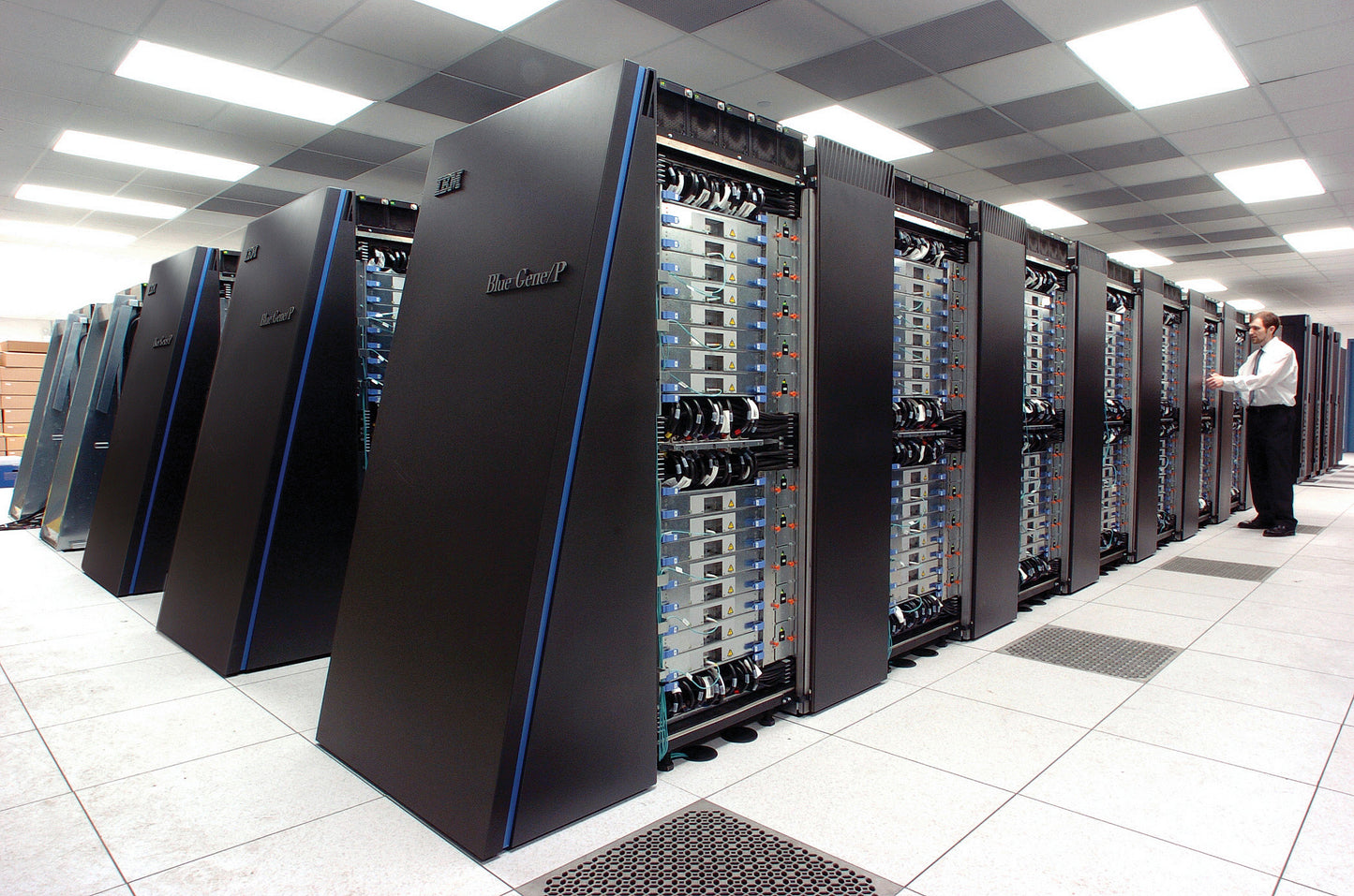 Peplum: Free/Open-Source super-computing at home